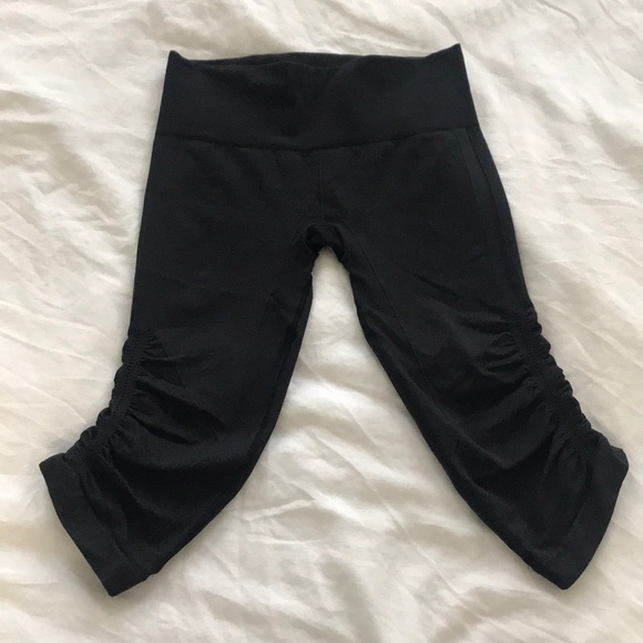 lululemon athletica Pants - Lululemon; “In the Flow, Seamless” cropped legging